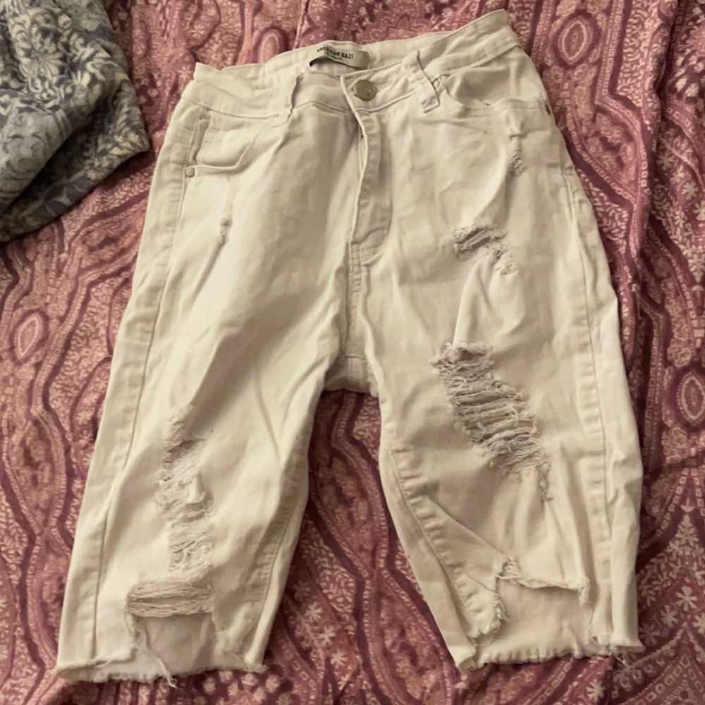 White Jean biker shorts in size small